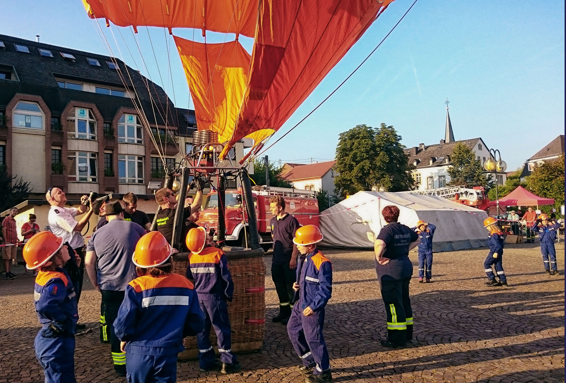 Heißluftballon auf dem Tag der offenen Tür heißluftballon-team-saar beim tag der offenen Tür des THW St.Wendel