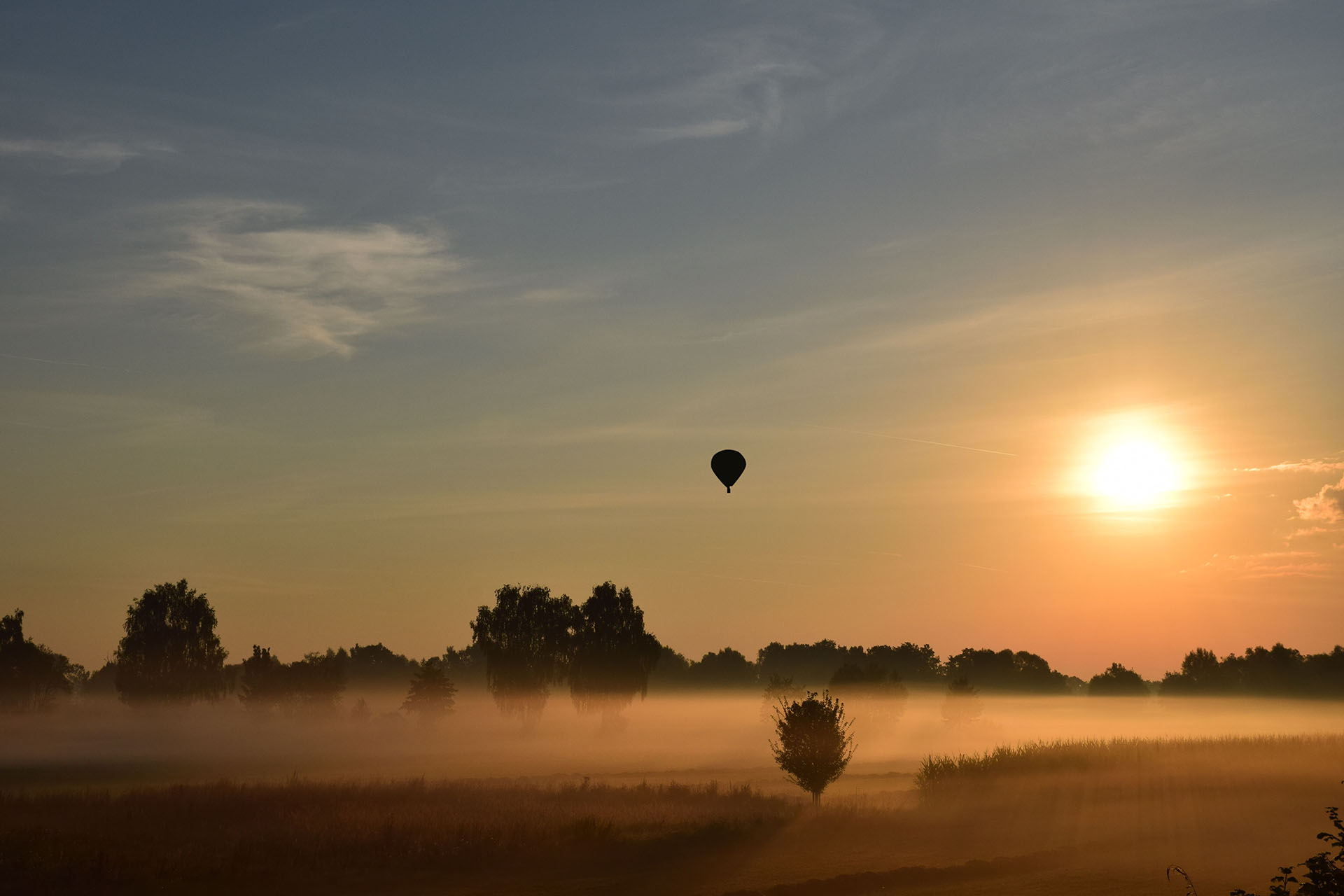 Sonnenaufgang mit Ballon